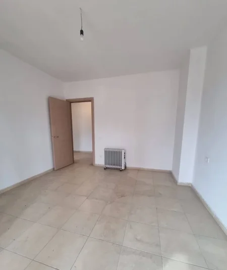 Durres, shitet apartament 3+1+Ballkon Kati 3, 134 m² 118.000 € (Rruga Pavaresia)