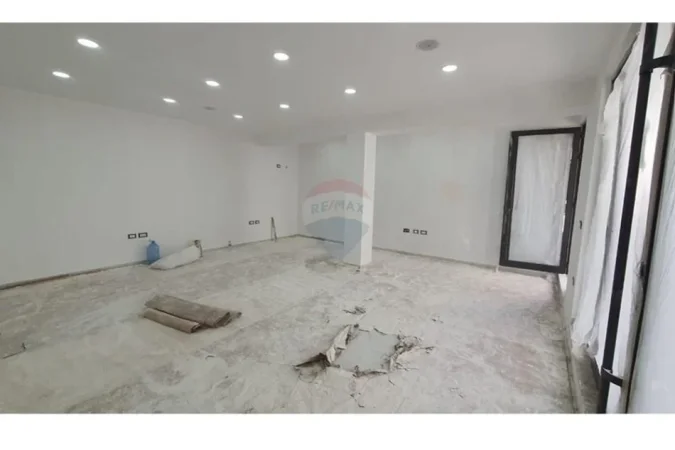 jepet me qera , 49 m² 60.000 € (Dyqan per qira te Vasil Shanto)