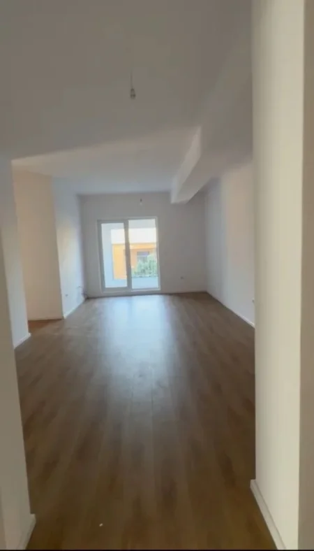 Tirane, shitet apartament 3+1+Aneks+Ballkon Kati 2, 106 m² 150.000 € (ali demi)