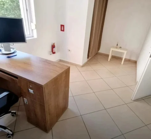 Tirane, shitet apartament 1+1+Ballkon Kati 2, 84 m² 200.000 € (Rruga Myslym Shyri)