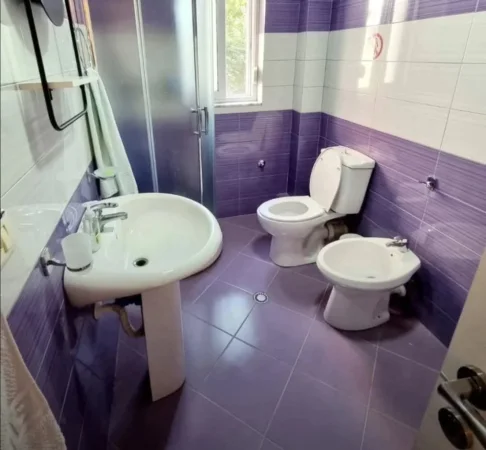 Tirane, shitet apartament 1+1+Ballkon Kati 2, 84 m² 200.000 € (Rruga Myslym Shyri)