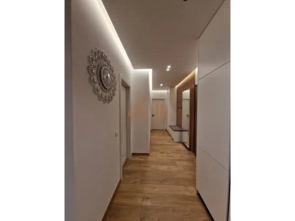 Tirane, jepet me qera apartament 2+1 Kati 2, 1.200 € (KOPSHTI BOTANIK)
