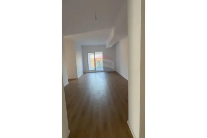 shitet , 94 m² 167.000 € (Ofrohet apartament 3 + 1 + 2 per shitje.)