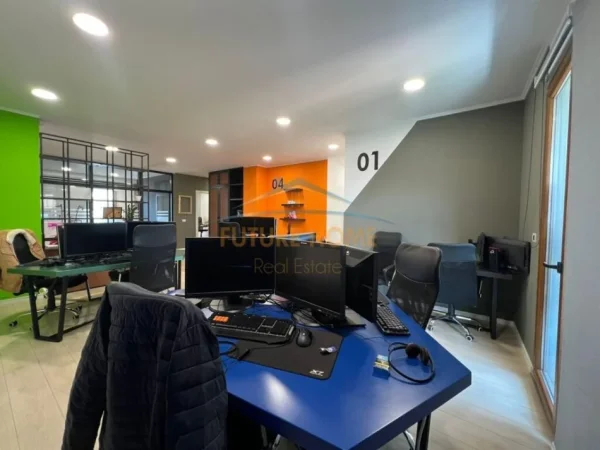Tirane, jap me qera zyre Kati 8, 200 m² 2.500 € (Kompleksi Delijorgji)