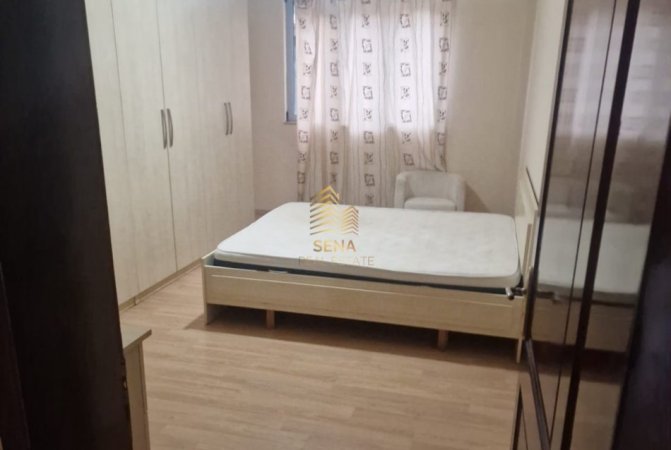 Tirane, jepet me qera apartament 2+1+Aneks+Ballkon Kati 3, 150 m² 500 € (Rruga Arkitekt Kasemi)