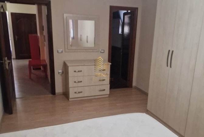 Tirane, jepet me qera apartament 2+1+Aneks+Ballkon Kati 3, 150 m² 500 € (Rruga Arkitekt Kasemi)