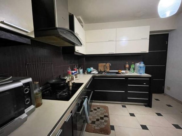 Tirane, shes apartament 2+1 Kati 3, 75 m² 80.000 Euro (oxhaku)