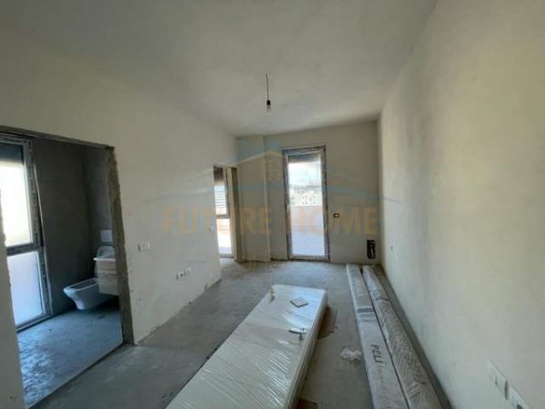 Tirane, shitet apartament Kati 7, 86 m² 210.000 Euro (Ish Parku Autobusave, pranë Globe)