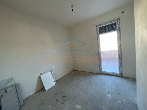 Tirane, shitet apartament 2+1 Kati 7, 86 m² 210.000 Euro (Ish Parku Autobusave, pranë Globe)