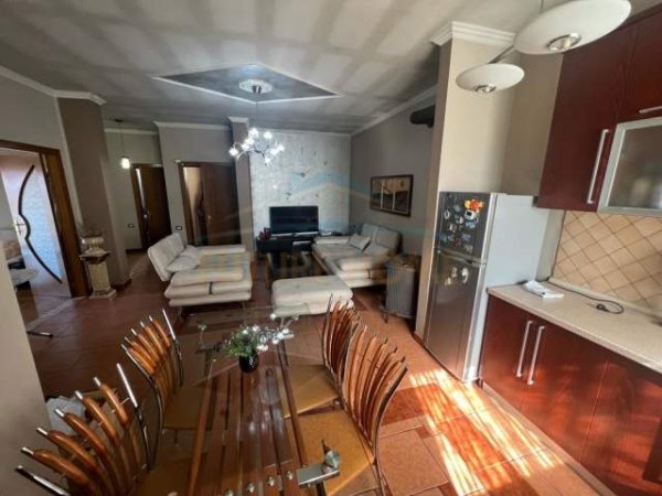 Korce, shitet apartament 3+1+BLK Kati 3, 95 m² 85.000 Euro (Lagjia 7, Korçë)