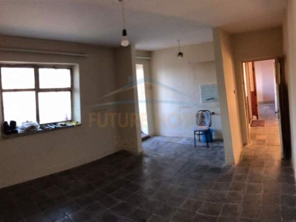 Korce, shitet apartament 2+1 Kati 5, 80 m² 22.000 Euro (Lagjia 17, Korçë.)