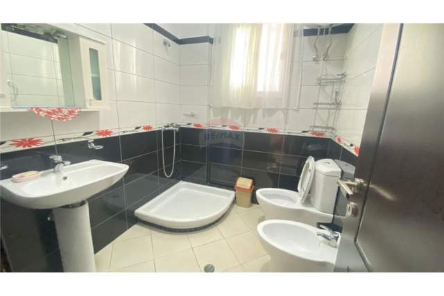 Tirane, jepet me qera apartament 3+1+A+BLK Kati 2, 120 m² 600 Euro (ne Mullet)
