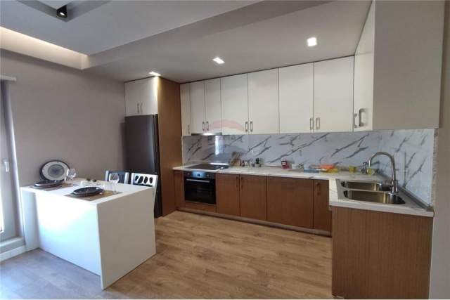 Tirane, jepet me qera apartament 1+1 Kati 5, 70 m² 500 Euro (Zogu i Zi)