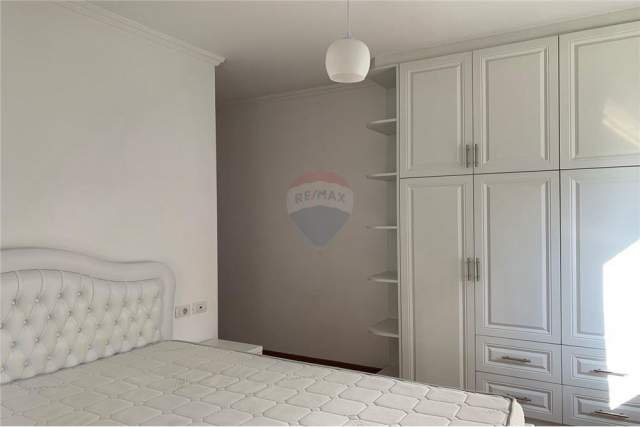 Tirane, jepet me qera apartament 2+1 Kati 4, 95 m² 600 Euro (kompleksi kontakt)