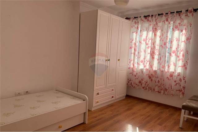 Tirane, jepet me qera apartament 2+1 Kati 4, 95 m² 600 Euro (kompleksi kontakt)