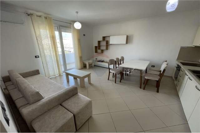Tirane, jepet me qera apartament 2+1 Kati 5, 115 m² 400 Euro (Rruga Xhanfize Keko - Porcelan)