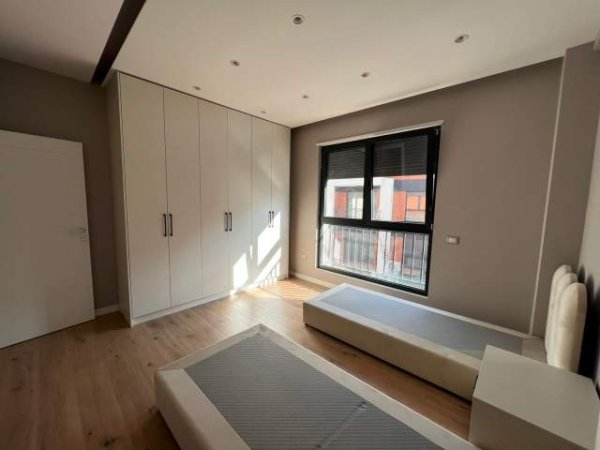Tirane, jepet me qera apartament 2+1+A+BLK Kati 1, 121 m² 1.300 Euro (Rruga Hiqmet Buzi)