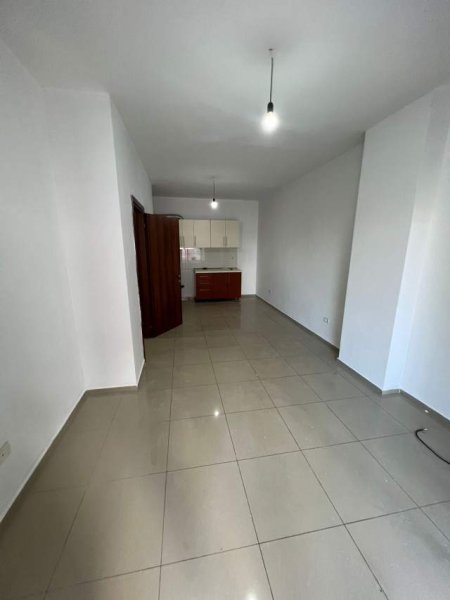 Tirane, shes apartament 1+1+BLK Kati 5, 62 m² 70.000 Euro (Unaza e Re)