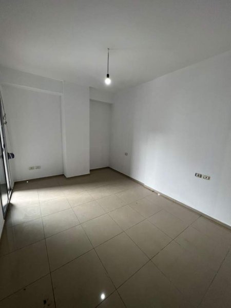 Tirane, shes apartament 1+1+BLK Kati 5, 62 m² 70.000 Euro (Unaza e Re)