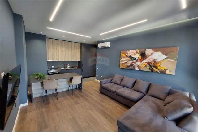 Tirane, jepet me qera apartament 1+1 Kati 4, 72 m² 680 Euro (Rruga Kavajes-Square 21)