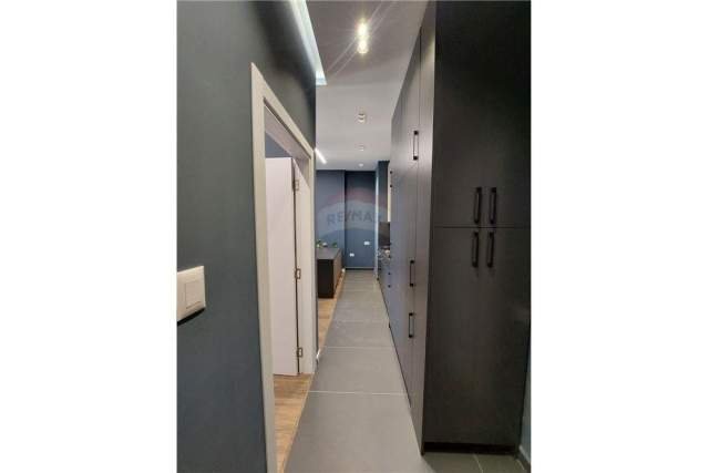 Tirane, jepet me qera apartament 1+1 Kati 4, 72 m² 680 Euro (Rruga Kavajes-Square 21)