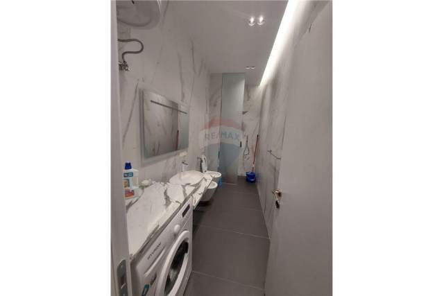 Tirane, jepet me qera apartament 1+1 Kati 4, 72 m² 680 Euro (Rruga Kavajes-Square 21)
