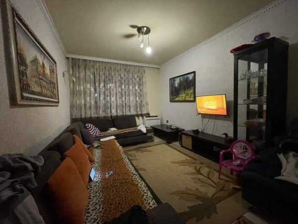 Tirane, shes apartament 2+1 Kati 3, 75 m² 80.000 Euro (oxhaku)