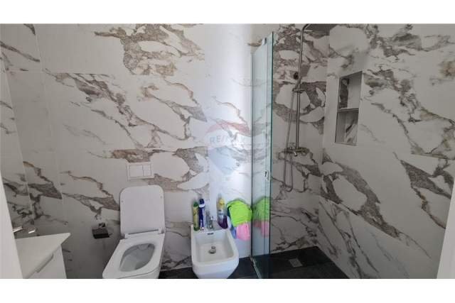 Tirane, jepet me qera apartament 3+1 Kati 3, 116 m² 55.000 Leke (Laprakë - Dogana)