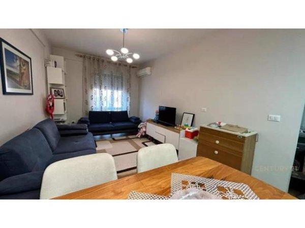 Tirane, jepet me qera apartament Kati 3, 58 m² 500 Euro (Selvia Tirana, Albania)