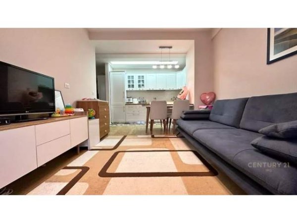 Tirane, jepet me qera apartament Kati 3, 58 m² 500 Euro (Selvia Tirana, Albania)