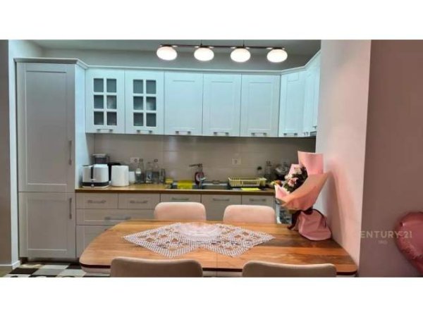 Tirane, jepet me qera apartament Kati 3, 58 m² 500 Euro (Selvia Tirana, Albania)