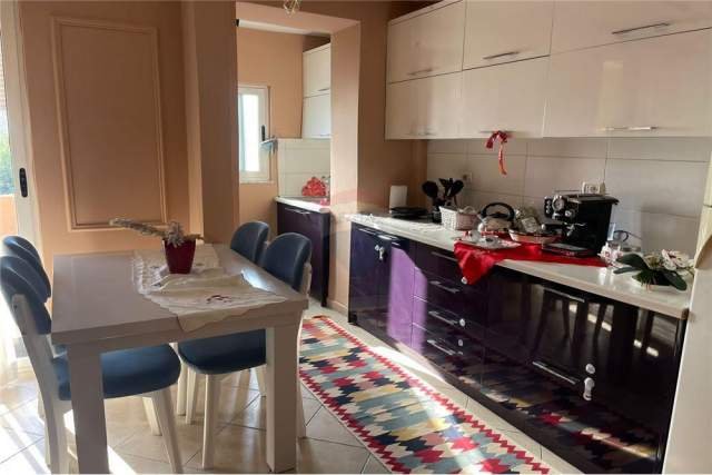 Tirane, jepet me qera apartament 1+1+BLK Kati 3, 60 m² 370 Euro (brryli)