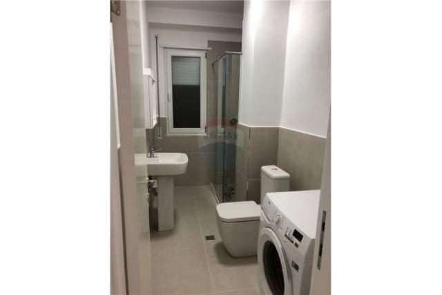 Tirane, ofert apartament 2+1+BLK Kati 5, 85 m² 40.000 Leke (qesarake)