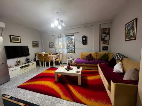 Tirane, jepet me qera apartament 1+1+BLK Kati 2, 75 m² 400 Euro (rruga 28 nentori)