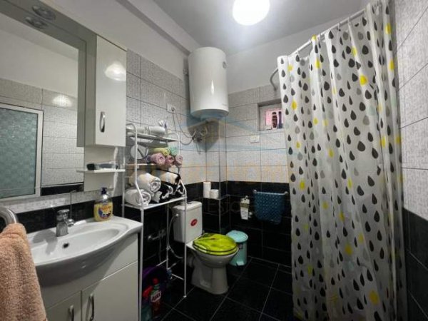 Tirane, jepet me qera apartament 1+1+BLK Kati 2, 75 m² 400 Euro (rruga 28 nentori)