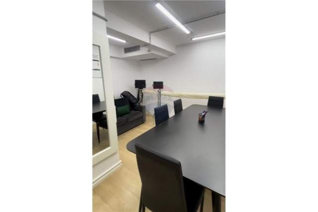 Tirane, jepet me qera ambjent biznesi Kati 3, 450 m² 7.770 Euro (sheshi willson)
