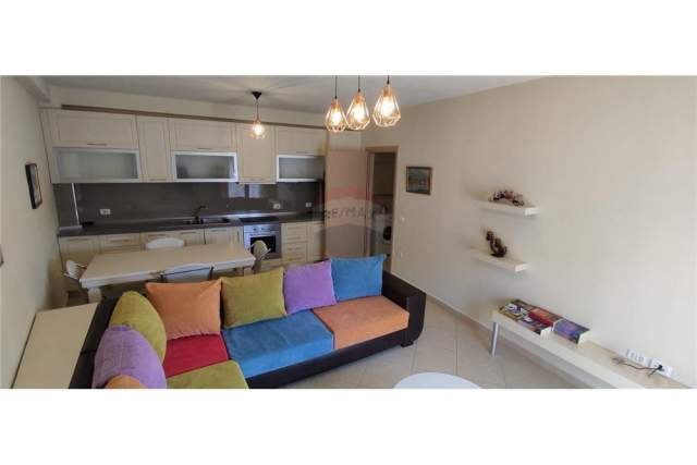 Tirane, jepet me qera apartament 2+1+A+BLK Kati 4, 104 m² 500 Euro (Rr. Barrikadave)