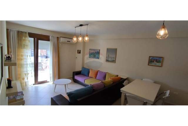 Tirane, jepet me qera apartament 2+1+A+BLK Kati 4, 104 m² 500 Euro (Rr. Barrikadave)