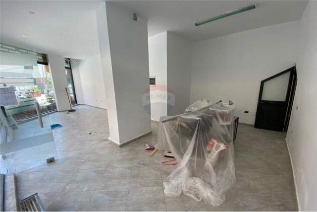 Tirane, jepet me qera dyqan Kati 0, 45 m² 400 Euro (rruga e kavajes)