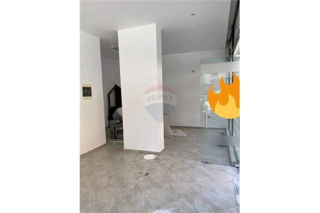 Tirane, jepet me qera dyqan Kati 0, 45 m² 400 Euro (rruga e kavajes)