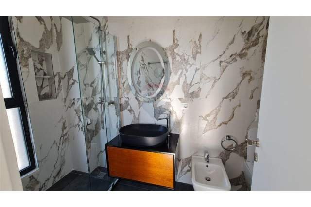 Tirane, jepet me qera apartament 3+1+A+BLK Kati 3, 115 m² 55.000 Leke (Laprake, Dogana)
