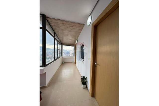 Tirane, jepet me qera apartament 3+1+A+BLK Kati 10, 103 m² 550 Euro (21 Dhjetori)