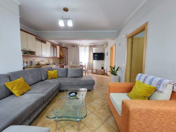 Myslym Shyri, Apartament 2+1 me Qira, 60.000 Leke