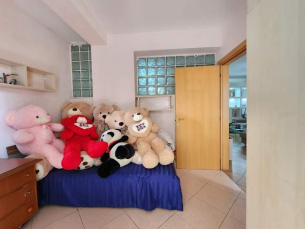 Myslym Shyri, Apartament 2+1 me Qira, 60.000 Leke