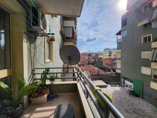 Myslym Shyri, Apartament 2+1 me Qira, 60.000 Leke