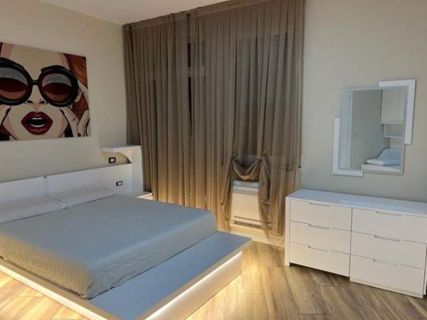Tirane, jepet me qera apartament 2+1+BLK Kati 2, 120 m² 700 Euro (Kopshti Botanik)