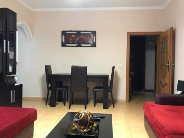 Tirane, jepet me qera apartament 2+1 Kati 1, 85 m² 600 Euro (rruga Idriz Dollaku)