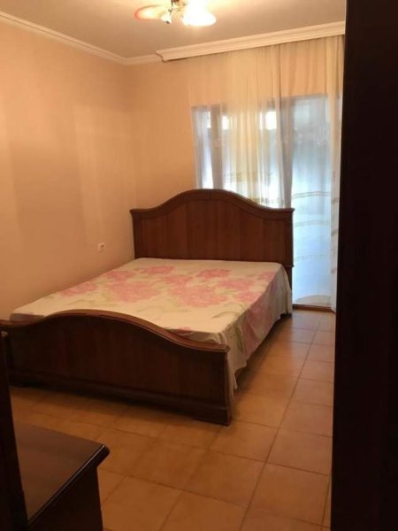 Tirane, jepet me qera apartament 2+1 Kati 1, 85 m² 600 Euro (rruga Idriz Dollaku)