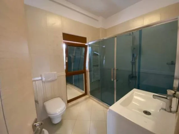 Tirane, jepet me qera apartament 4+1+A+BLK Kati 1, 438 m² 2.500 Euro