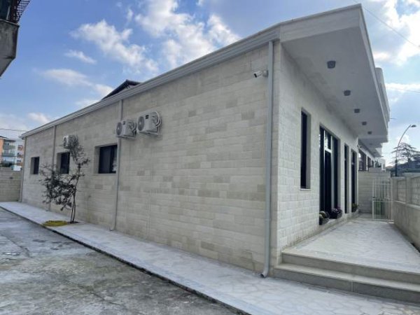 Fier, jepet me qera ambjent biznesi Kati 0, 168 m² 0  (Todi Shkurta Lagjja 29 Nentori)